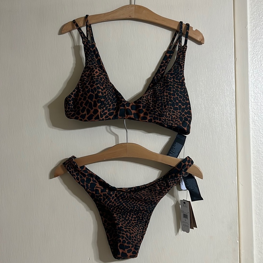 Womens volcom bikini XL